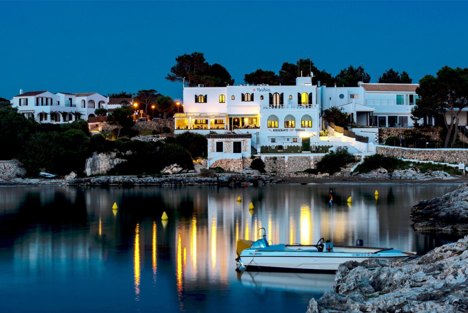 Tradición, calma y esencia menorquina junto al mar