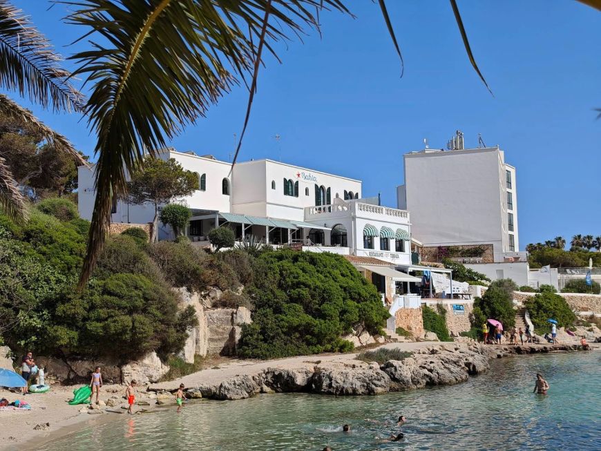 Hotel Bahía en Cala Santandría