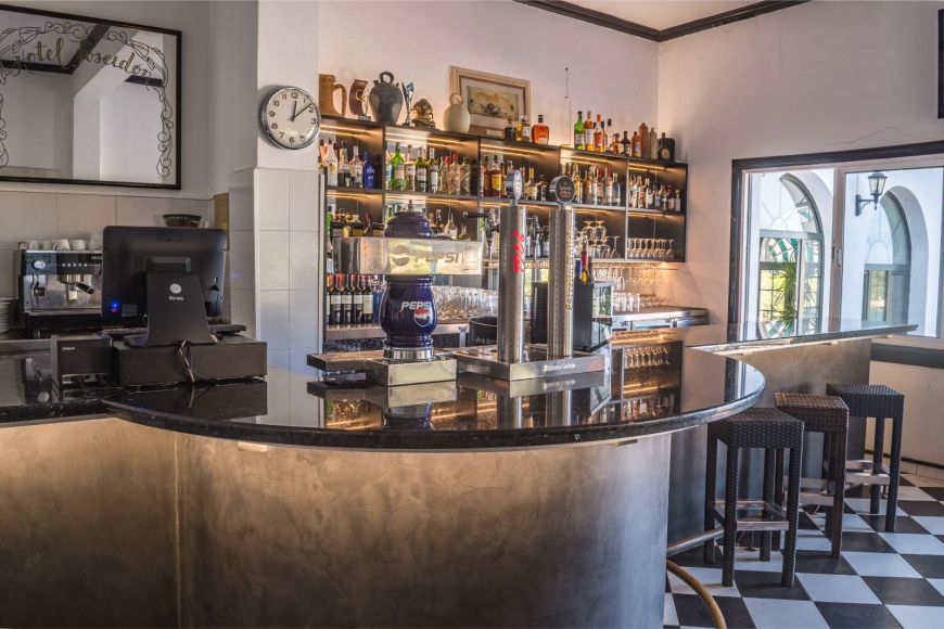 Bar con vistas al mar del Hotel Bahía