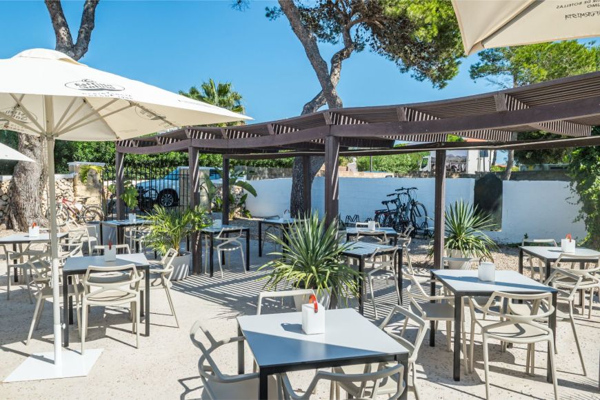 Jardín interior del Hotel Bahía